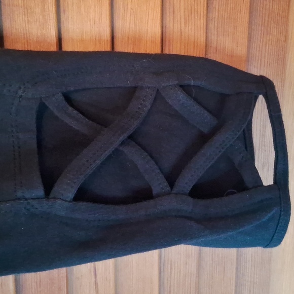 🆕️ Bally / Total Fitness woman's size medium black capri leggings - Picture 2 of 5